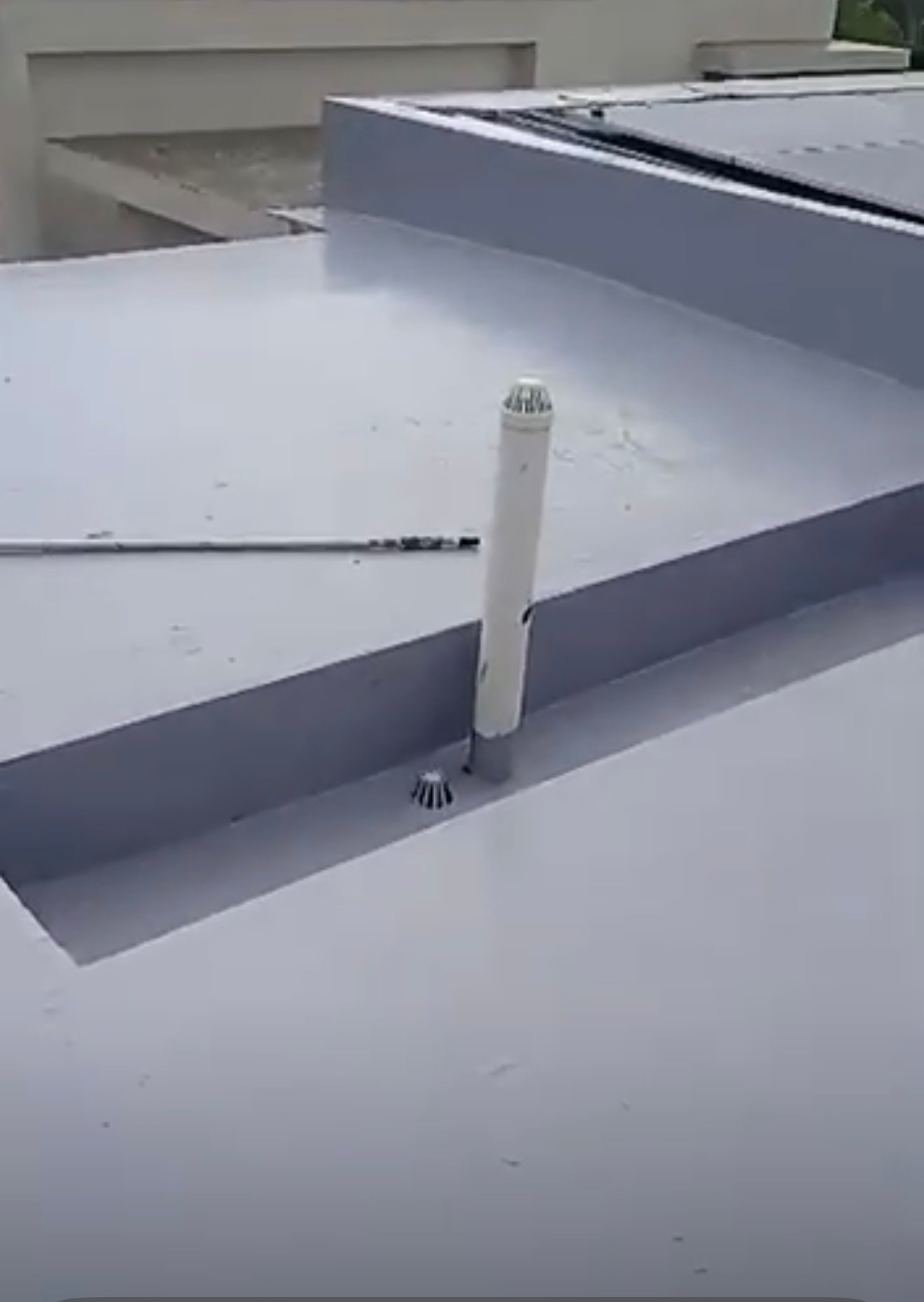Horizon Hills — Jalan Anjung · Roof waterproofing · Grey-coated roof surface and drainage details.